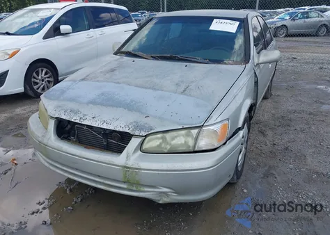 2001 Toyota Camry Le z USA, uszkodzony, nr VIN 4T1BG22K71U078196